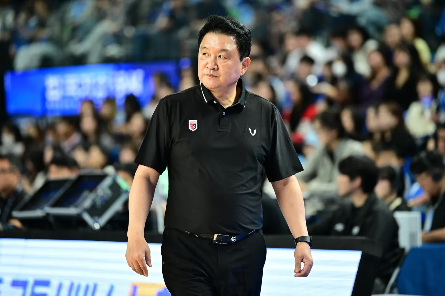 경기 중 코트 옆에 선 안양 정관장 감독