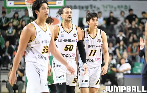 원주 DB전 코트에 선 창원 LG 선수들
