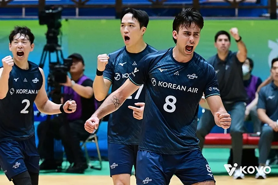 삼성화재전에서 득점한 뒤 기뻐하는 대한항공 케트진스키