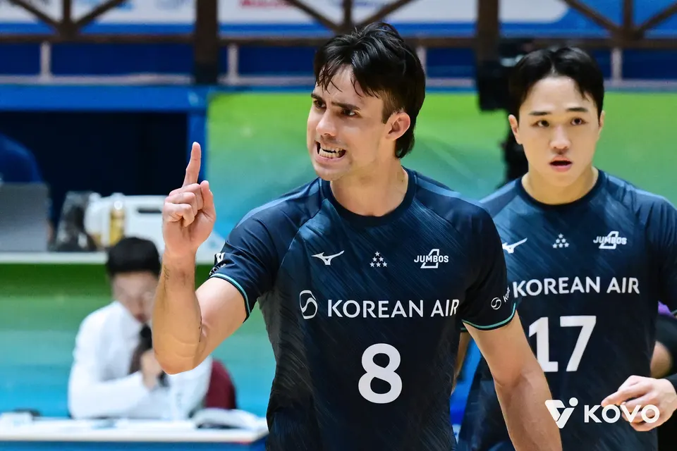 삼성화재전에서 득점 뒤 세리모니하는 대한항공 케트진스키