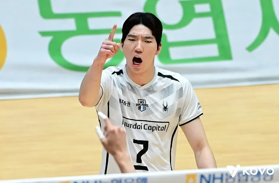 준결승 한국전력전에서 득점한 현대캐피탈 허수봉