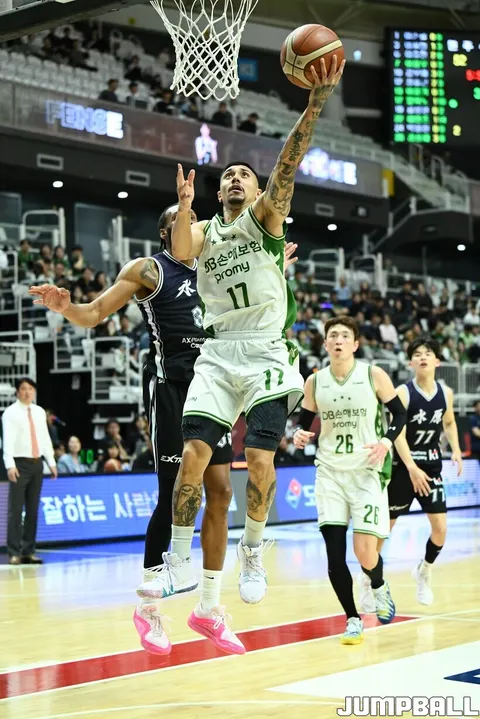 DB 이선 알바노의 KT전 골밑슛